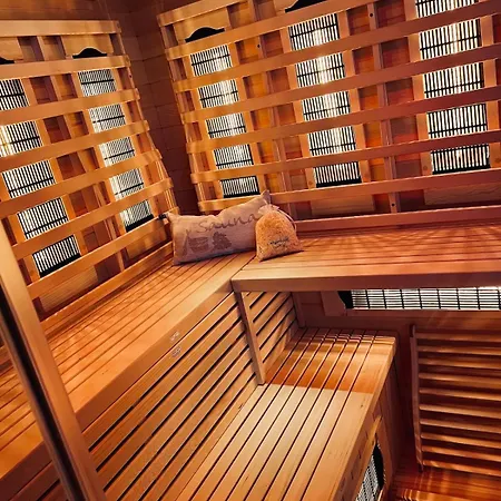 Grosse Doppelhaushaelfte Mit Sauna, Pool & Garten