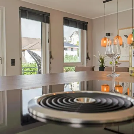 Grosse Doppelhaushaelfte Mit Sauna, Pool & Garten