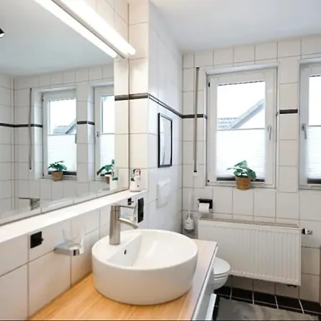 Dom wakacyjny Grosse Doppelhaushaelfte Mit Sauna, Pool & Garten Bendorf