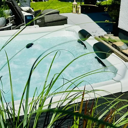 Grosse Doppelhaushaelfte Mit Sauna, Pool & Garten Dom wakacyjny