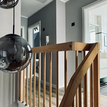 Grosse Doppelhaushaelfte Mit Sauna, Pool & Garten