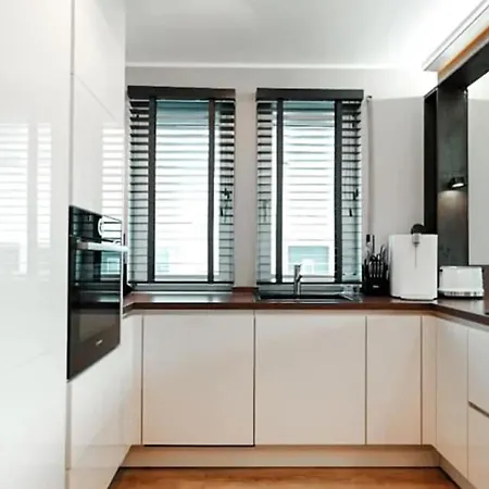 Grosse Doppelhaushaelfte Mit Sauna, Pool & Garten *