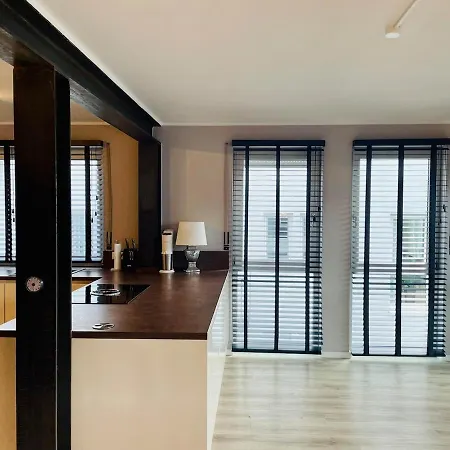 Grosse Doppelhaushaelfte Mit Sauna, Pool & Garten *