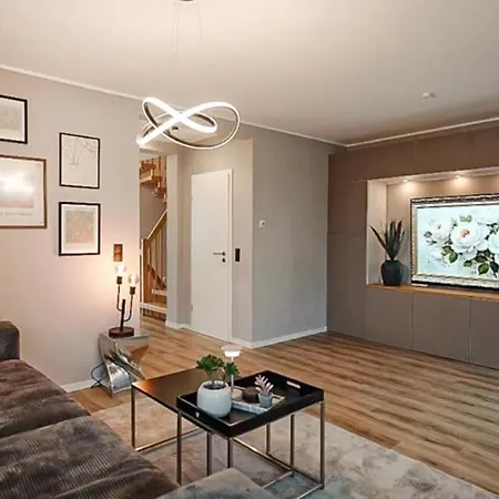 Dom wakacyjny Grosse Doppelhaushaelfte Mit Sauna, Pool & Garten Bendorf