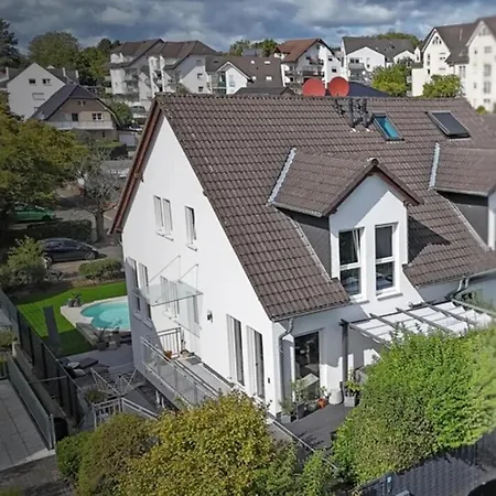 Σπίτι διακοπών Grosse Doppelhaushaelfte Mit Sauna, Pool & Garten Bendorf