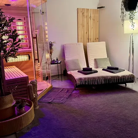 Grosse Doppelhaushaelfte Mit Sauna, Pool & Garten Bendorf