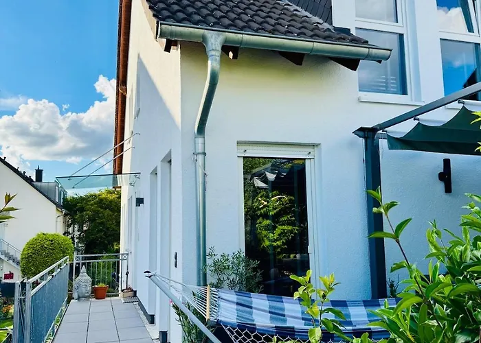 Casa de Férias Grosse Doppelhaushaelfte Mit Sauna, Pool & Garten Bendorf