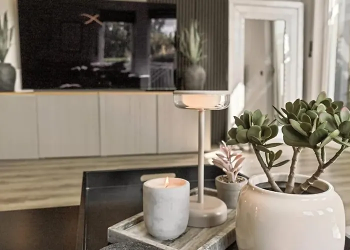 Casa de Férias Grosse Doppelhaushaelfte Mit Sauna, Pool & Garten Bendorf