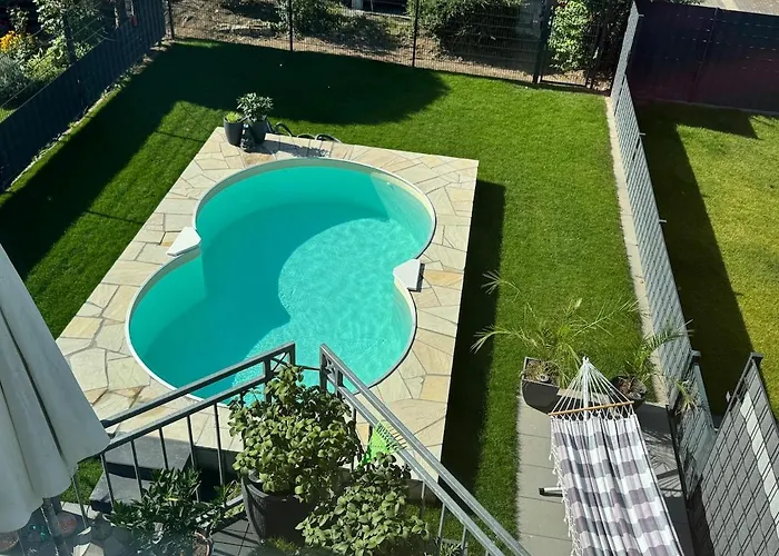 Grosse Doppelhaushaelfte Mit Sauna, Pool & Garten Casa de Férias