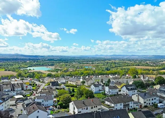 Casa de Férias Grosse Doppelhaushaelfte Mit Sauna, Pool & Garten Bendorf