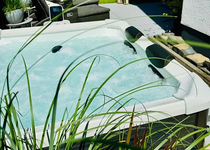 Grosse Doppelhaushaelfte Mit Sauna, Pool & Garten Casa de Férias