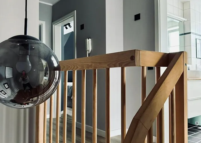 Grosse Doppelhaushaelfte Mit Sauna, Pool & Garten