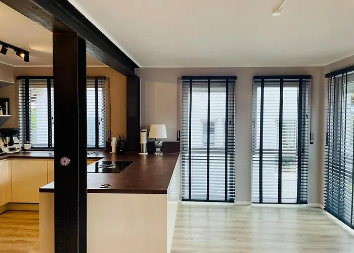 Grosse Doppelhaushaelfte Mit Sauna, Pool & Garten *