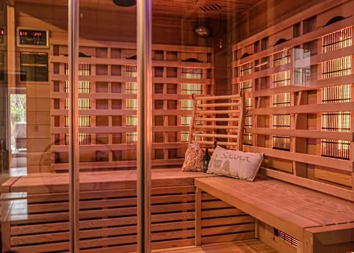 Grosse Doppelhaushaelfte Mit Sauna, Pool & Garten