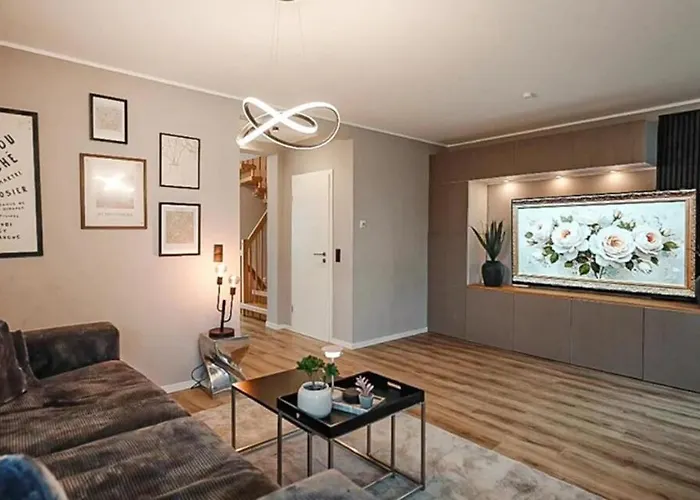 Casa de Férias Grosse Doppelhaushaelfte Mit Sauna, Pool & Garten Bendorf