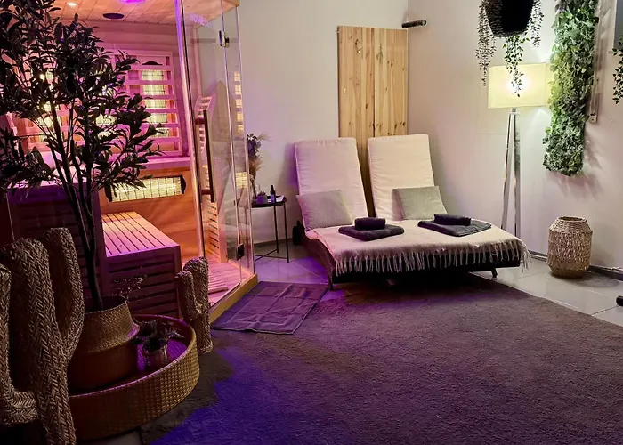 Grosse Doppelhaushaelfte Mit Sauna, Pool & Garten Bendorf